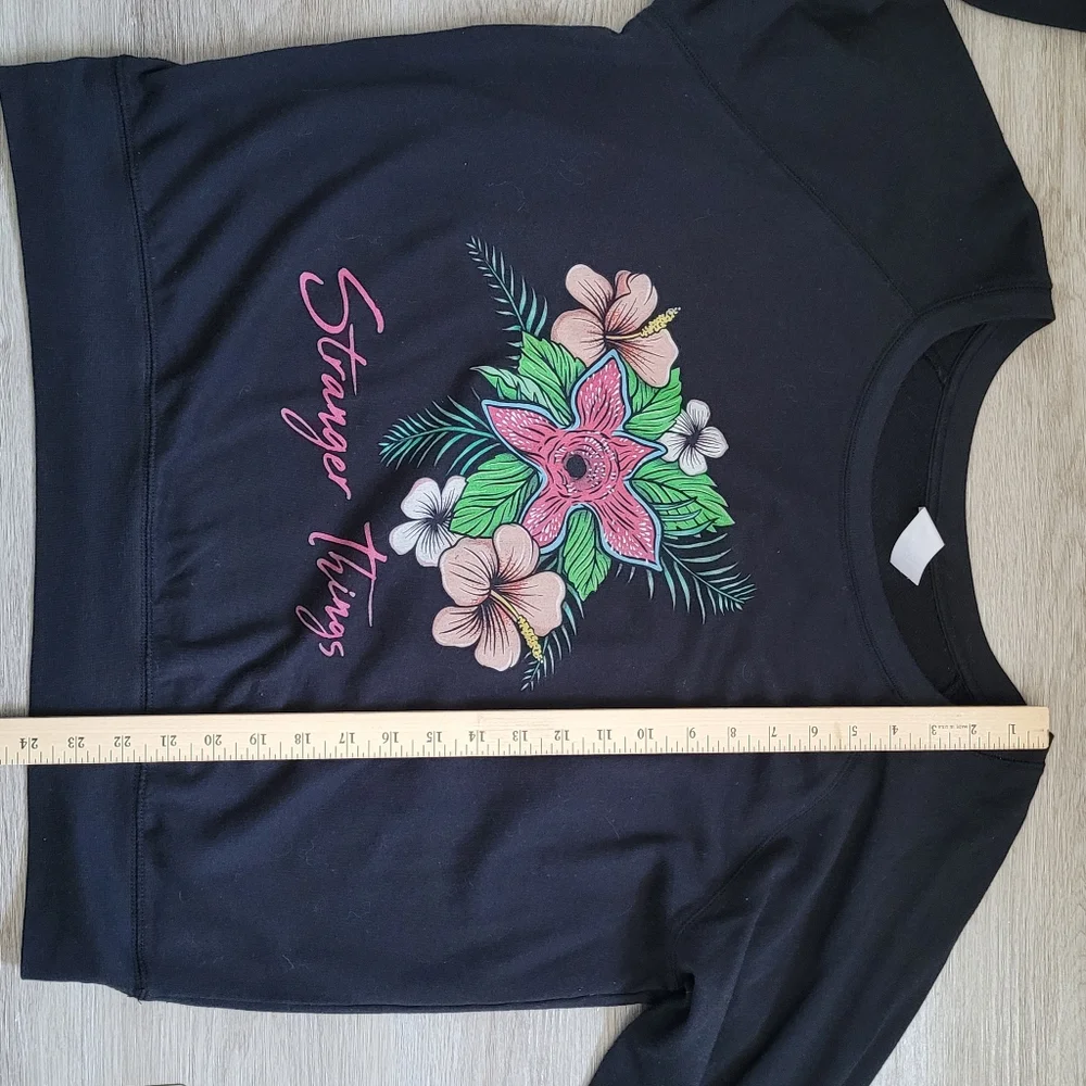 STRANGER THINGS Demogorgon Blk Floral Slouchy Sweatshirt Women's XXL  HOT TOPIC - Picture 5 of 6